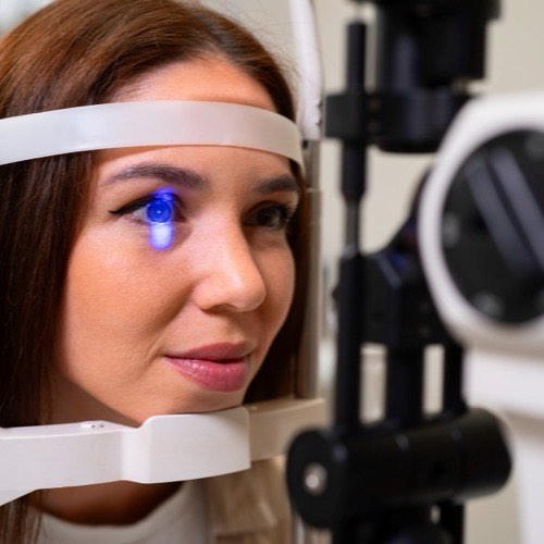 Corneal Cross-Linking (C3R)